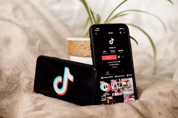 Viral energy and stage presence for TikTok